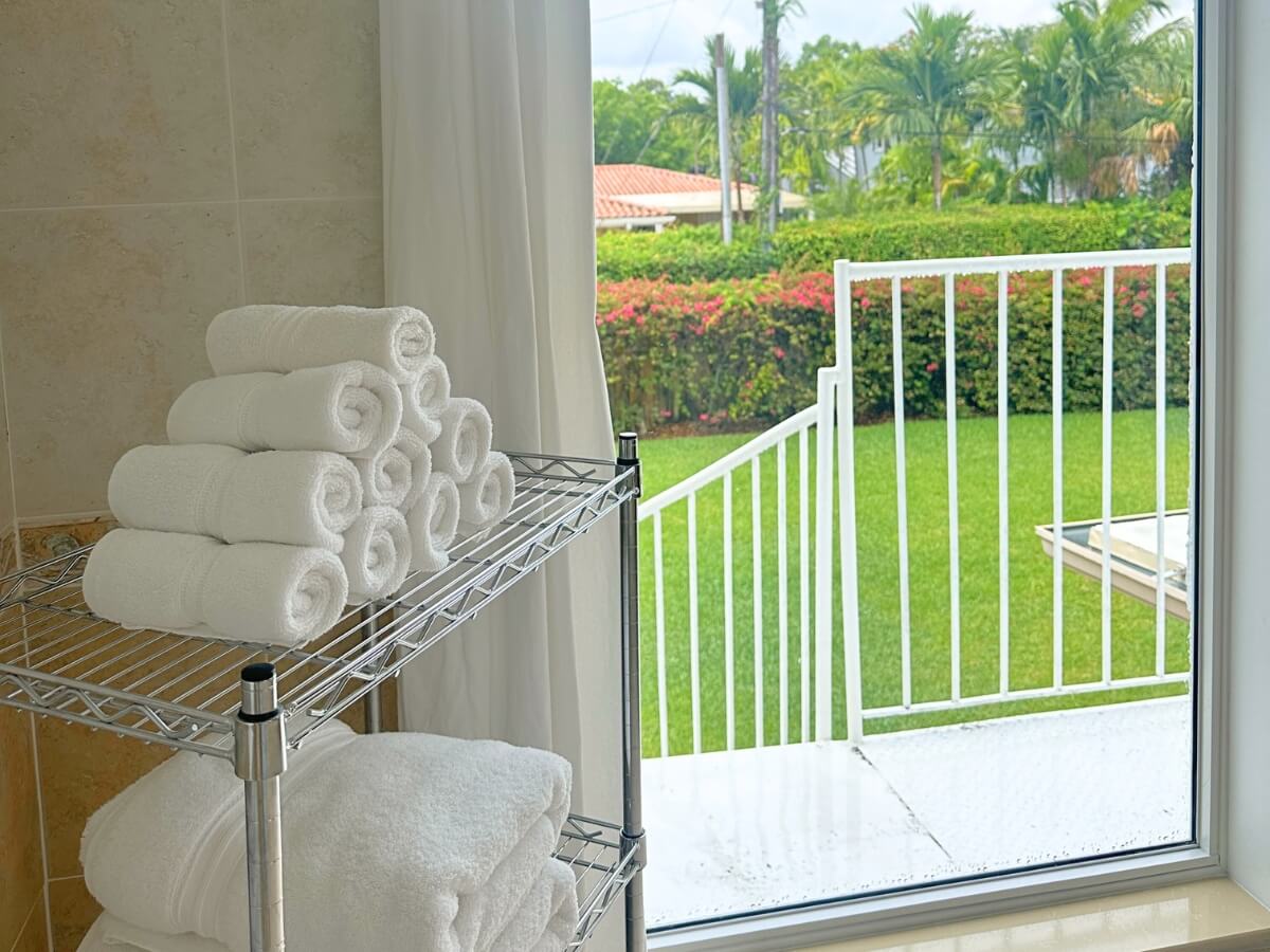 Get Cleaning Services in Coral Gables | Bright Cleanup Management Freshly rolled and cleaned towels for a airbnb in coral gables by Bright Cleanup