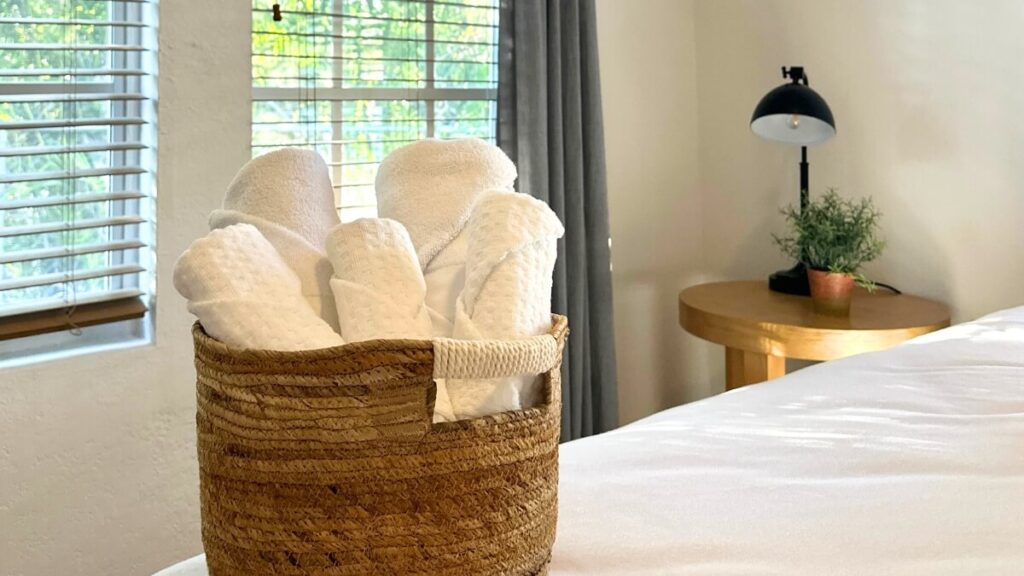 Get Cleaning Services in Coconut Grove | Bright Cleanup Management airbnb cleaning service Coconut Grove 1 1