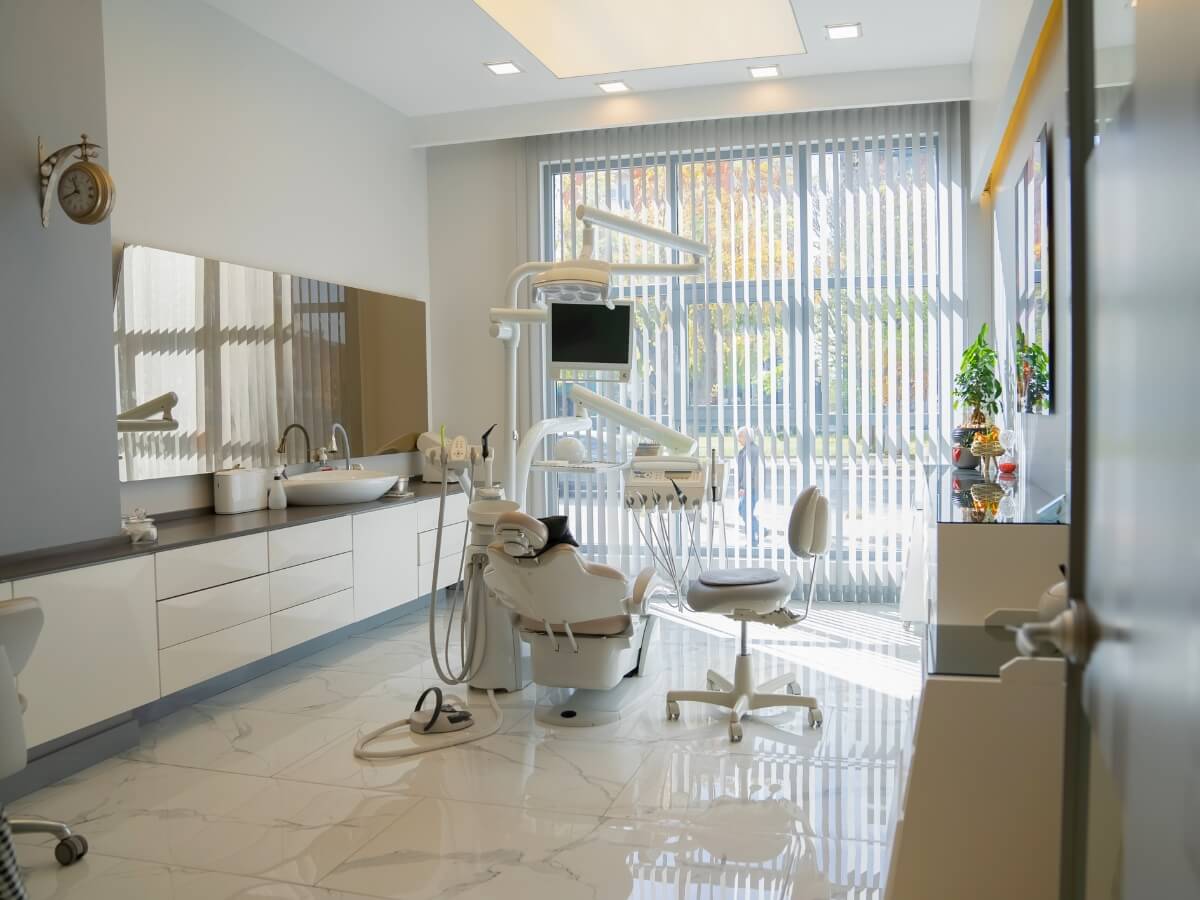 Get Cleaning Services in Miami Beach, Fl | Bright Cleanup Management Bright Cleanup Management after work by professional cleaners that just cleaned a dental office On Miami Beach